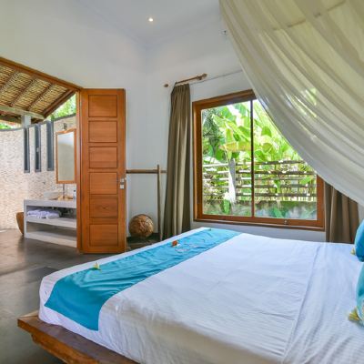 5 Bedroom Villa Beachfront with Private Pool