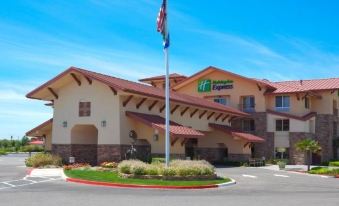 Holiday Inn Express & Suites Turlock-Hwy 99
