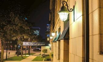 The Plaza Hotel - Milwaukee