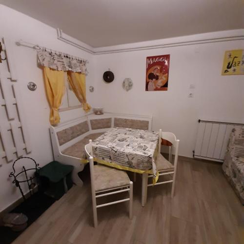 带露台一室公寓