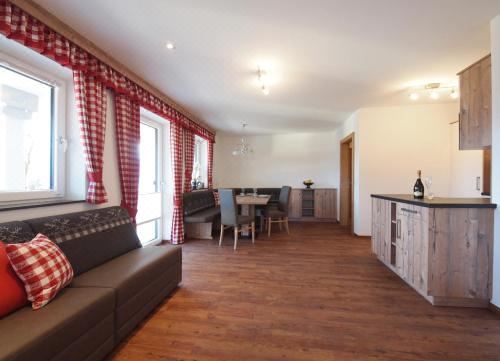 两卧室公寓 - 带露台