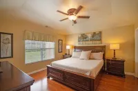 Escape to Comfort & Charm Just Minutes from the Parkway Within a Peaceful Resort Hotele w: 