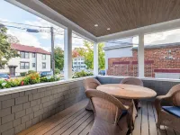 Stunning Penthouse 3Bed-3Bath Private Elevator, Just Steps to PA, Dining & Shops Hotel di Andover