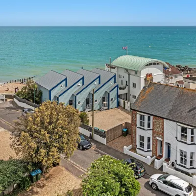 Lovely Seaside Villa & Gardens 40 Metres to Beach