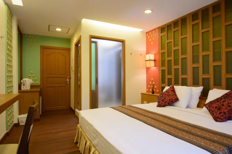 Golden Grand Deluxe King Room