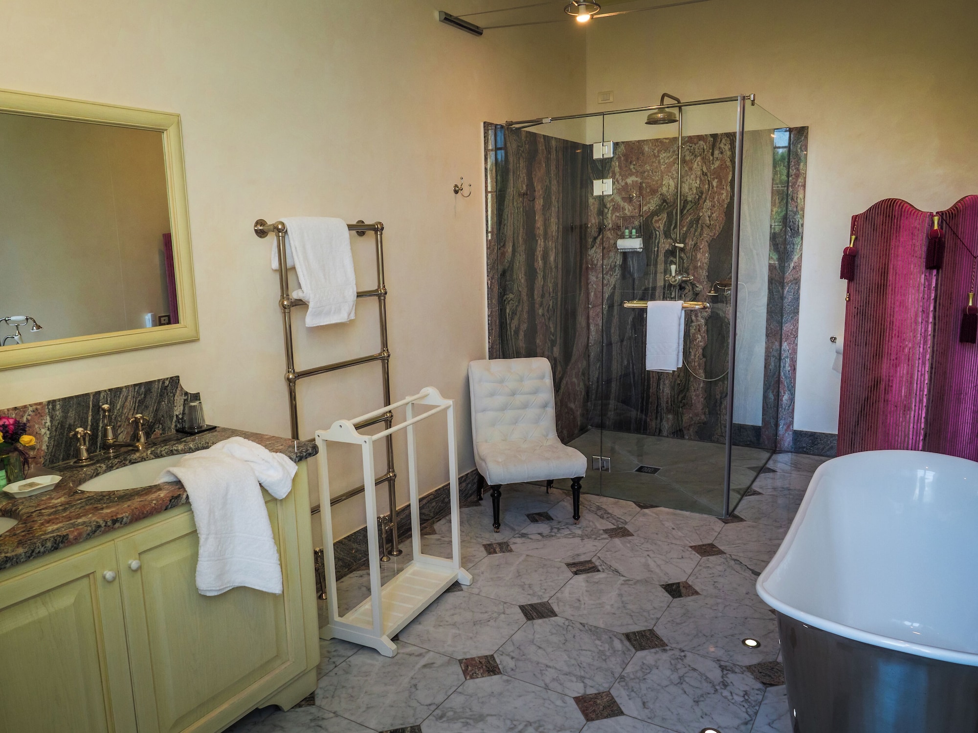 高级套房， 阳台， 山谷景观