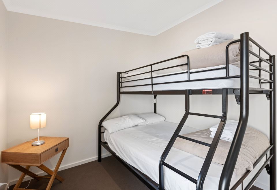 豪华两卧室河畔小屋-可住五人