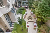 Queen's Court Hotel & Residence Hotels in 