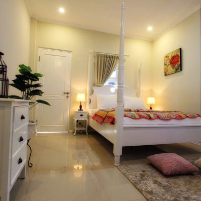 Deluxe Double Room Omah Madam Bed & Breakfast Promo Code
