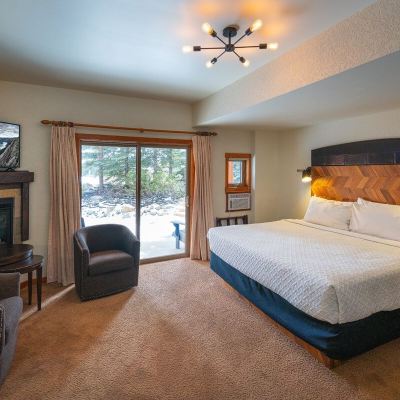 Travellers Deluxe King A Bear and Bison Country Inn Promo Code