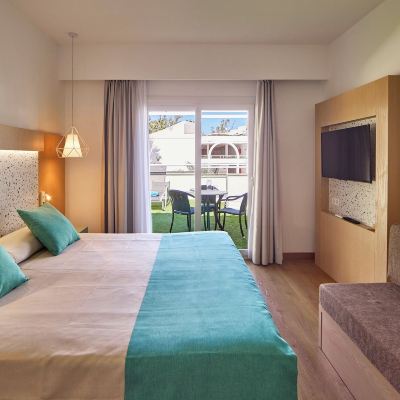 Premier Studio, Terrace (2 Adults + 1 Child) Universal Aparthotel Elisa Promo Code