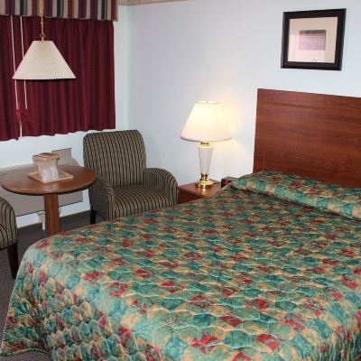 Queen Room Safari Inn Promo Code
