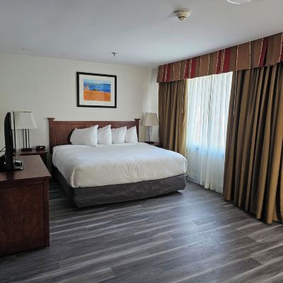 翻新特大床套房-本館 夏洛特敦會議中心酒店優惠