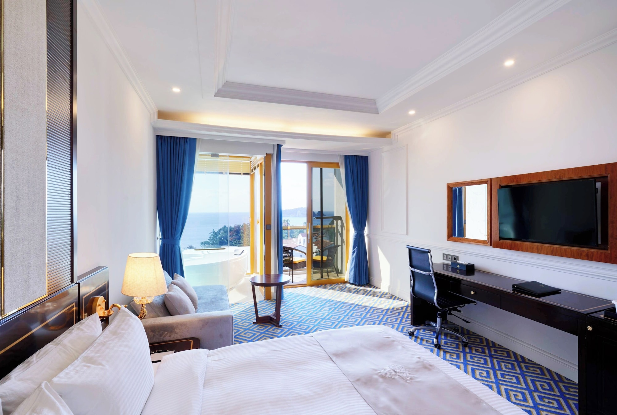 海景家庭双床按摩浴缸房