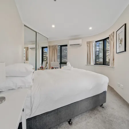 Central 2-bed Apartment with Pool, Gym and Spa