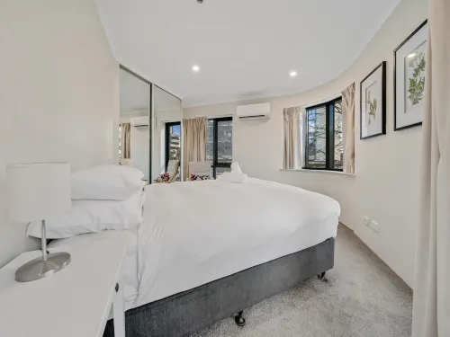 Central 2-bed Apartment with Pool, Gym and Spa