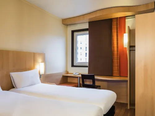 Ibis Paris Pont de Suresnes