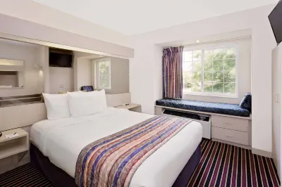 Microtel Inn & Suites by Wyndham Madison East Hotel a 