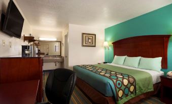 Super 8 by Wyndham Pleasanton