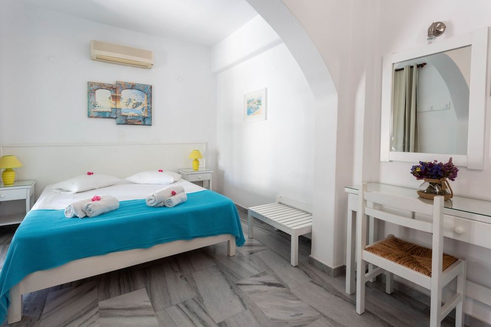 Ragousis Apartments - Paros