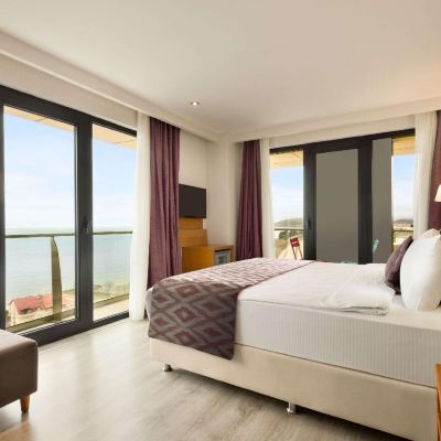 King Room with Ocean View-Non-Smoking