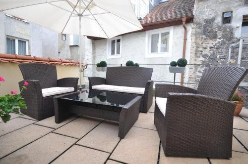 带露台的小型套房