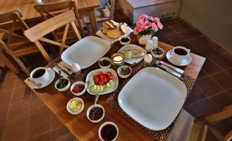 The Green Goose Hotel - Housity