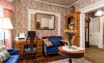 The Coolidge Corner Guest House: A Brookline Bed and Breakfast