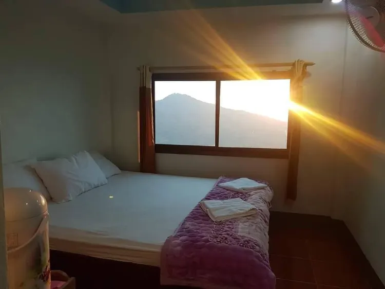 ห้องเศรษฐกิจคู่หรือแฝดพร้อมหน้าต่าง