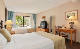 Oceanside Marina Suites - A Waterfront Hotel
