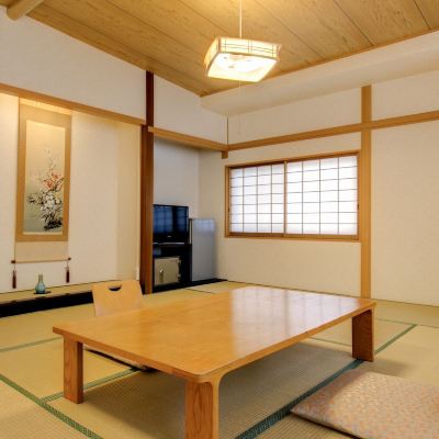 Japanese Style Room with 10-16.5 Tatami Mats and Shared Bathroom Smoking