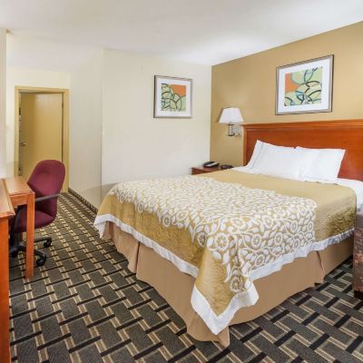 Queen Room - Non-Smoking Days Inn by Wyndham Kent - Akron Promo Code