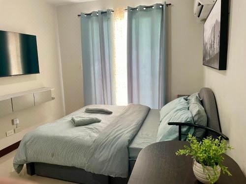 Near Beach Condo with 2 Olympic Size Pool Studio With Balcony