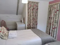 Coastal/ country cottage in Pembrokeshire National Park. Award winning beaches. Hotels in Stackpole