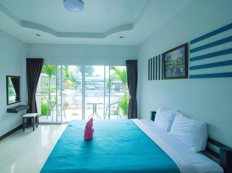 ห้องดีลักซ์ เตียงใหญ่ 1 เตียง