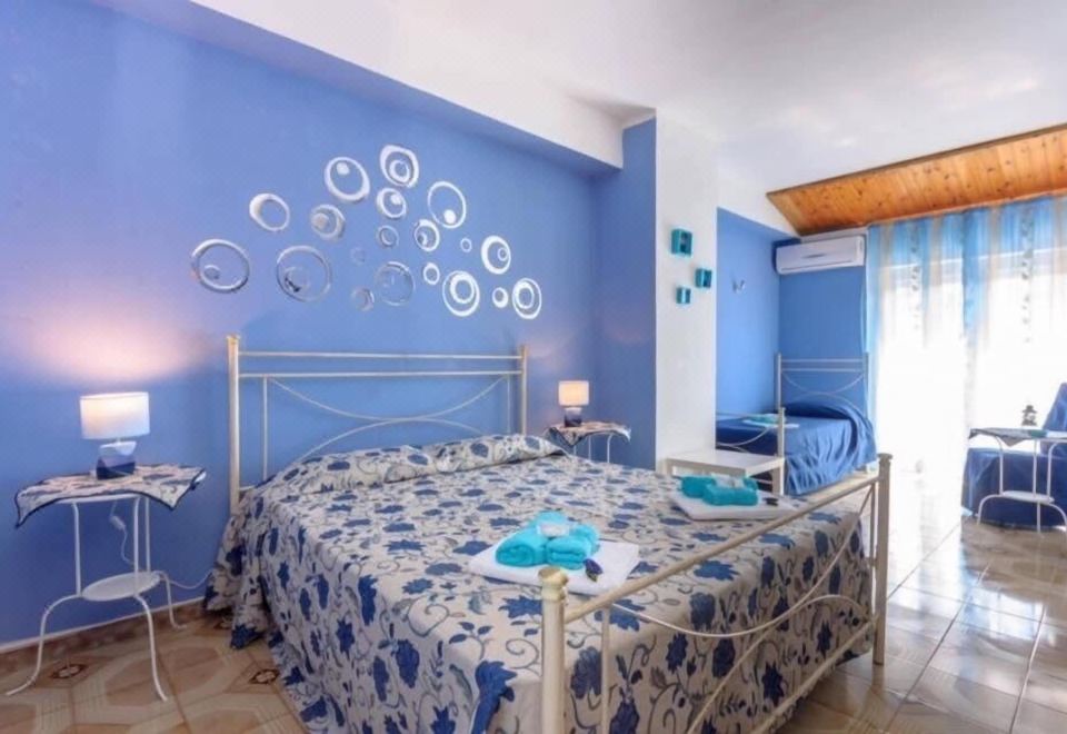 舒适四人房， 多张床， 无烟房