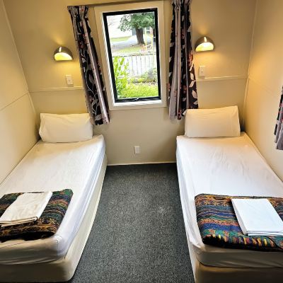 標準雙床房（帶公共浴室） 蒂阿諾湖景奇異度假汽車旅館優惠