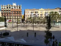 Flats Friends Plaza de la Reina