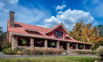 The Hotel Hot Springs - Housity