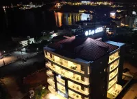 Zett Hotel Hotele w: 