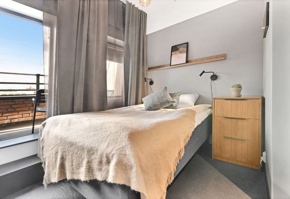 带阳台的两人迷你一室公寓