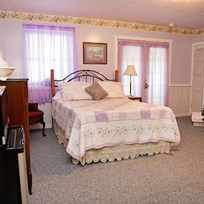 Room, Non Smoking, Private Bathroom (Sadi Maya) Berry Patch Bed and Breakfast Promo Code