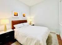 Beautiful Downtown 3BR with Free Parking Hotele w: 