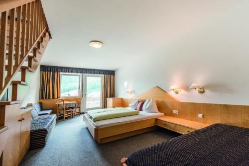 Hotel Fronza - Your Ski & Mountain HomeFamily Room