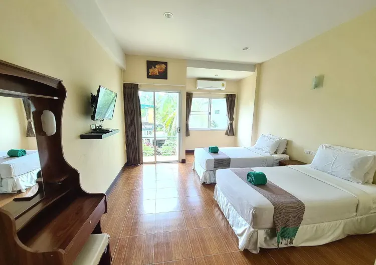 ห้องมาตรฐานเตียงควีนไซส์หรือเตียงแฝด