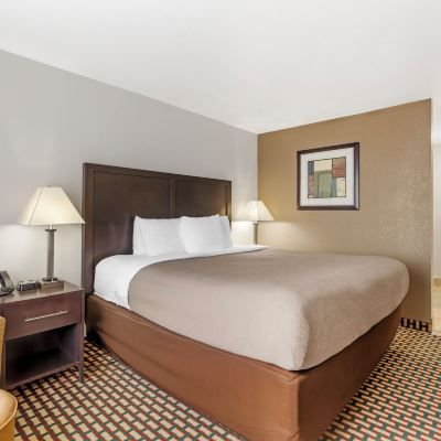 Standard King Room-Non-Smoking Quality Inn & Suites Chattanooga Promo Code