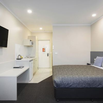 Queen Room With Kitchen Central Deborah Motel Promo Code