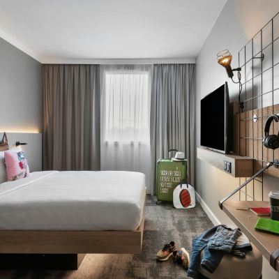 Cozy Queen Room Moxy Amiens Promo Code