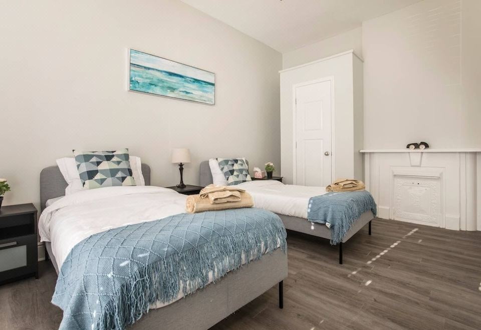 Louisville Dream House 4Br 2BA by CozySuites - Housity