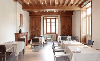 Hotel & Restaurant - le Manoir des Cedres - Piscine Chauffee et Climatisation